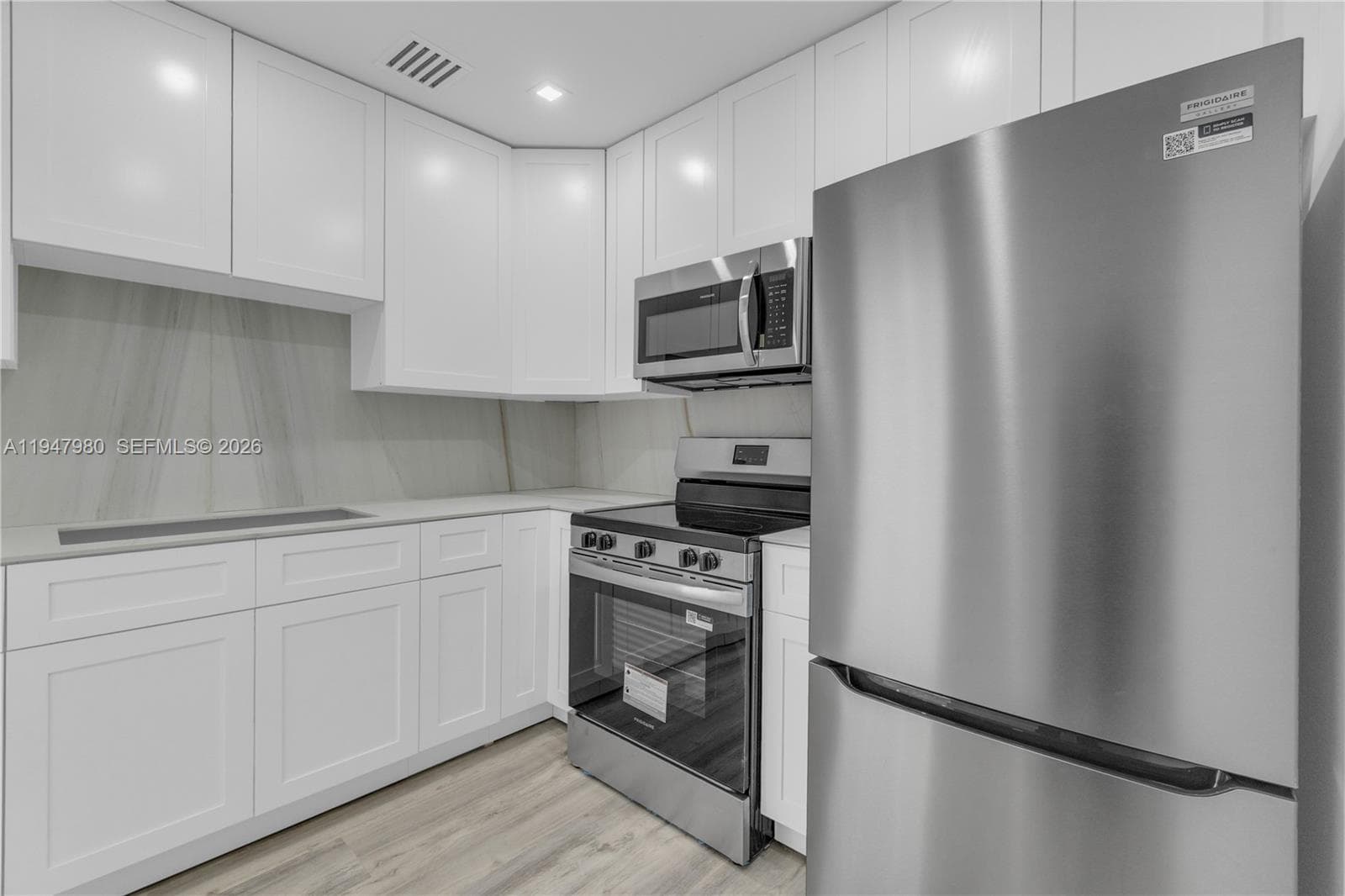 7925 Carlyle Ave # 402, Miami Beach FL 33141 — 5