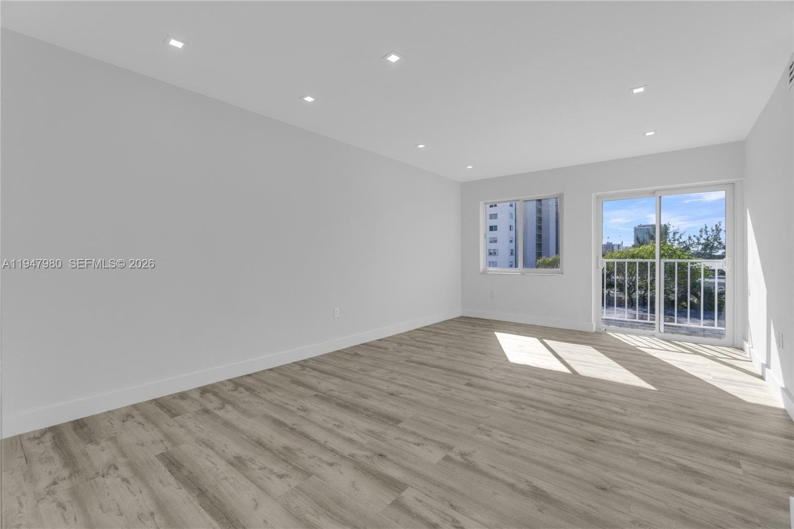 7925 Carlyle Ave # 402, Miami Beach FL 33141 — 4