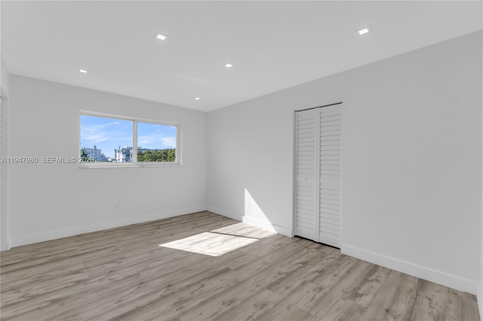 7925 Carlyle Ave # 402, Miami Beach FL 33141 — 8