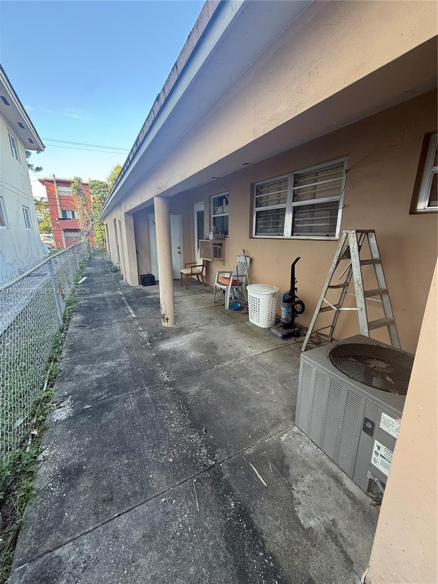 5181 NW 5th St, Miami FL 33126 — 7