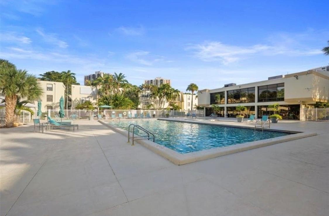 20441 NE 30th Avenue # 9, Miami FL 33180 — 17
