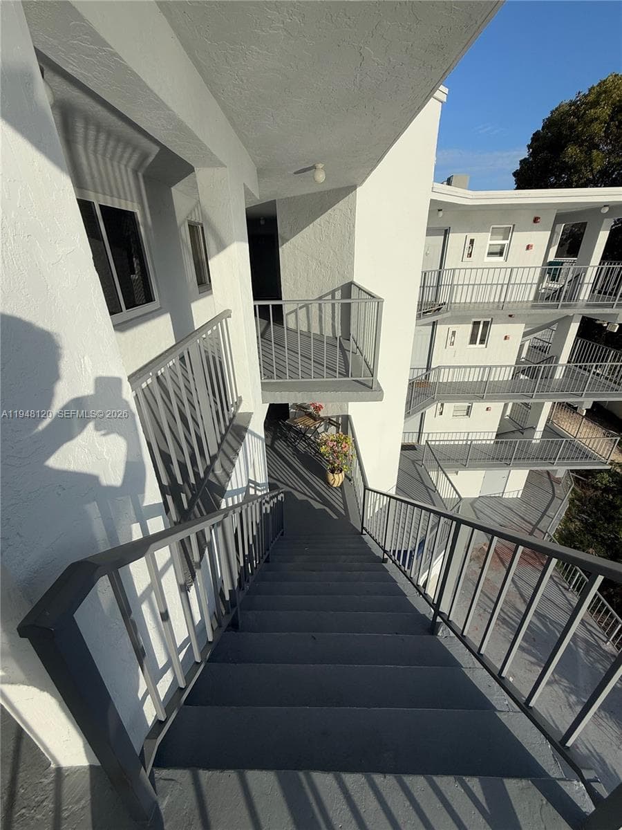 7105 W 13th Ave # 402, Hialeah FL 33014 — 31