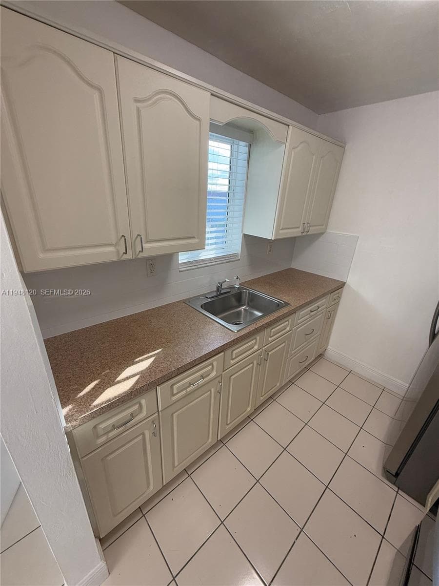 7105 W 13th Ave # 402, Hialeah FL 33014 — 8