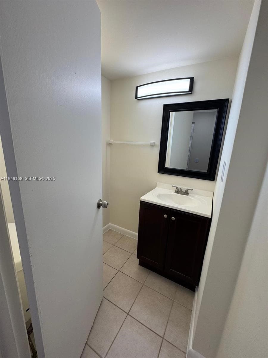 1201 NE 191st St # G313, Miami FL 33179 — 9