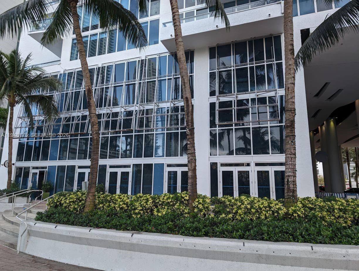 175 SW 7th St, Miami FL 33130 — 2