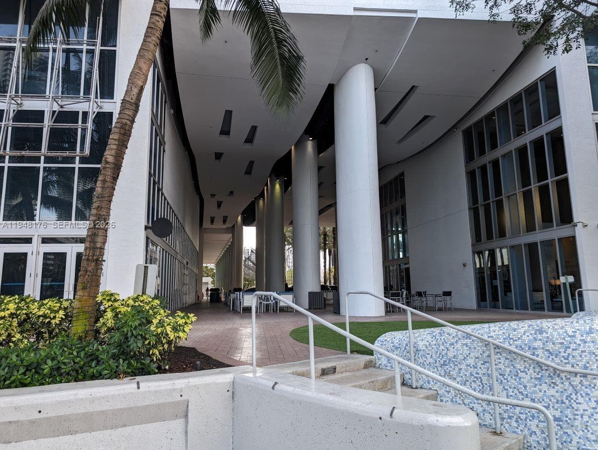 175 SW 7th St, Miami FL 33130 — 3