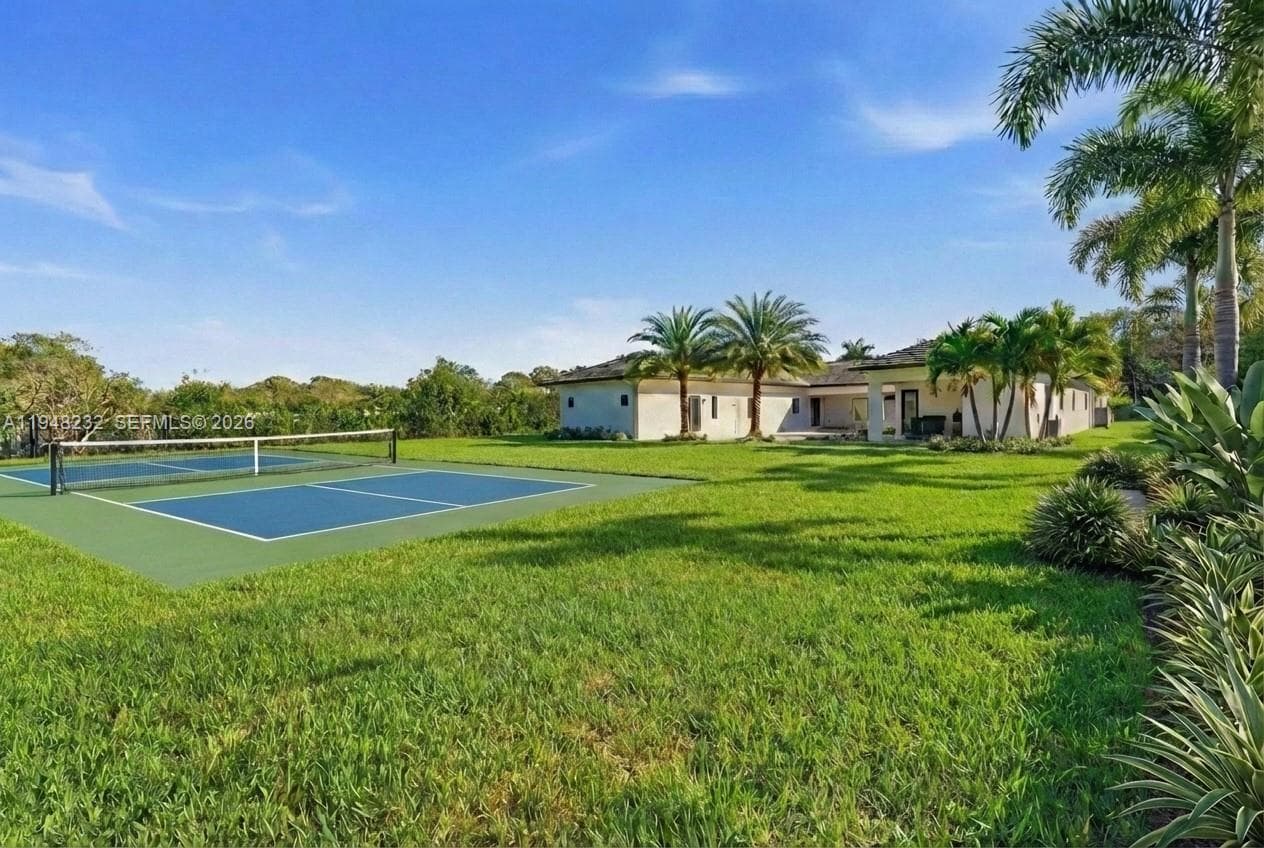 10005 SW 66th St, Miami FL 33173 — 54