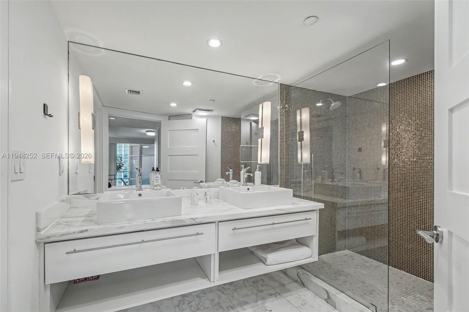 5025 Collins Ave # 903, Miami Beach FL 33140 — 4