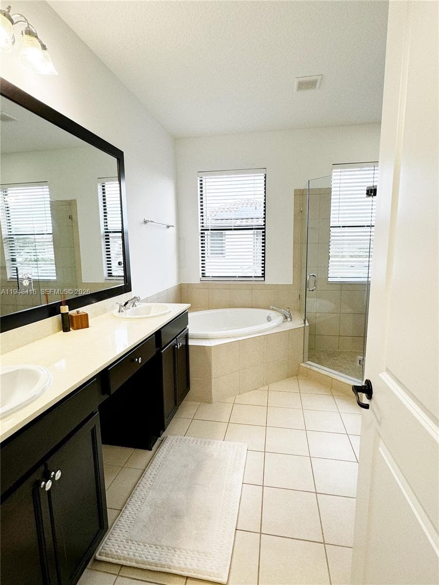 3209 W 98th Pl, Hialeah FL 33018 — 32