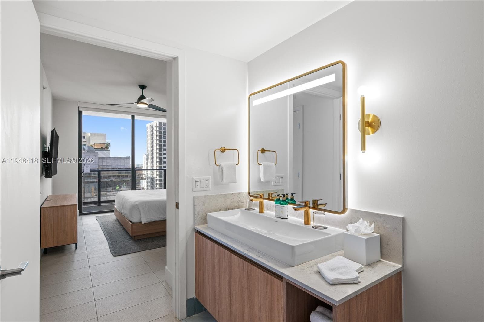 159 NE 6th St # 2804, Miami FL 33132 — 23