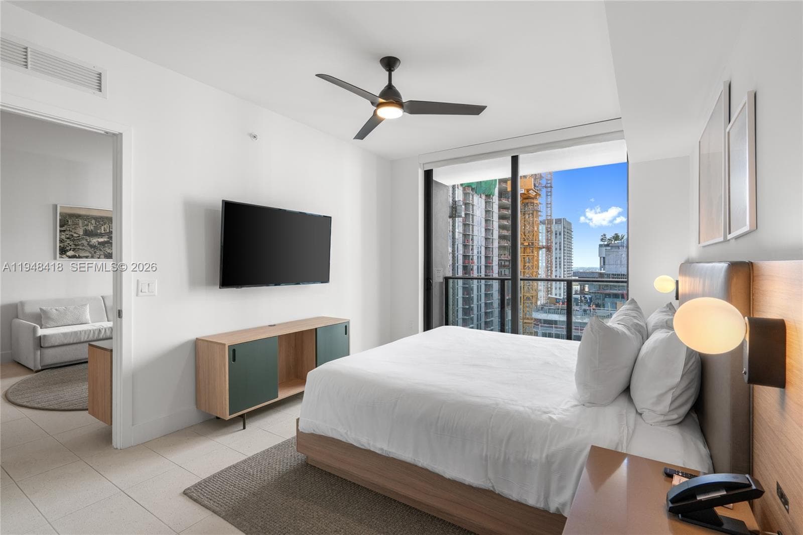 159 NE 6th St # 2804, Miami FL 33132 — 32