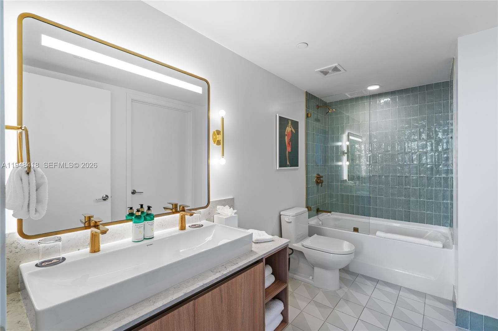 159 NE 6th St # 2804, Miami FL 33132 — 25