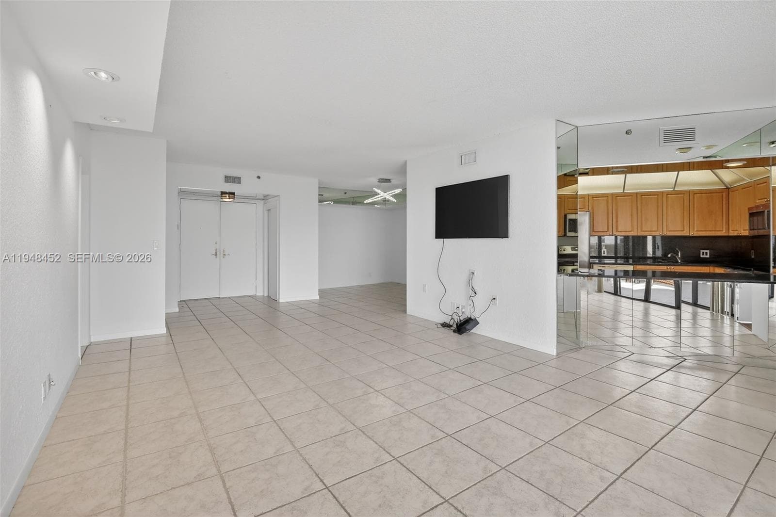 20281 E Country Club Dr # 405, Aventura FL 33180 — 1