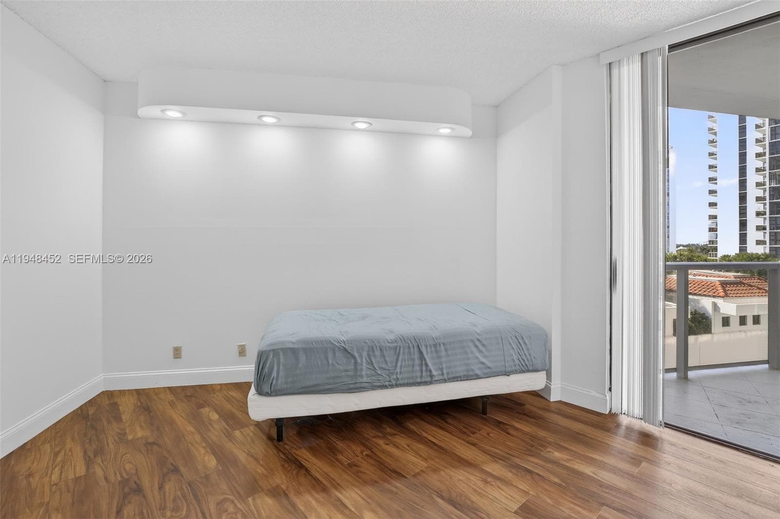 20281 E Country Club Dr # 405, Aventura FL 33180 — 25