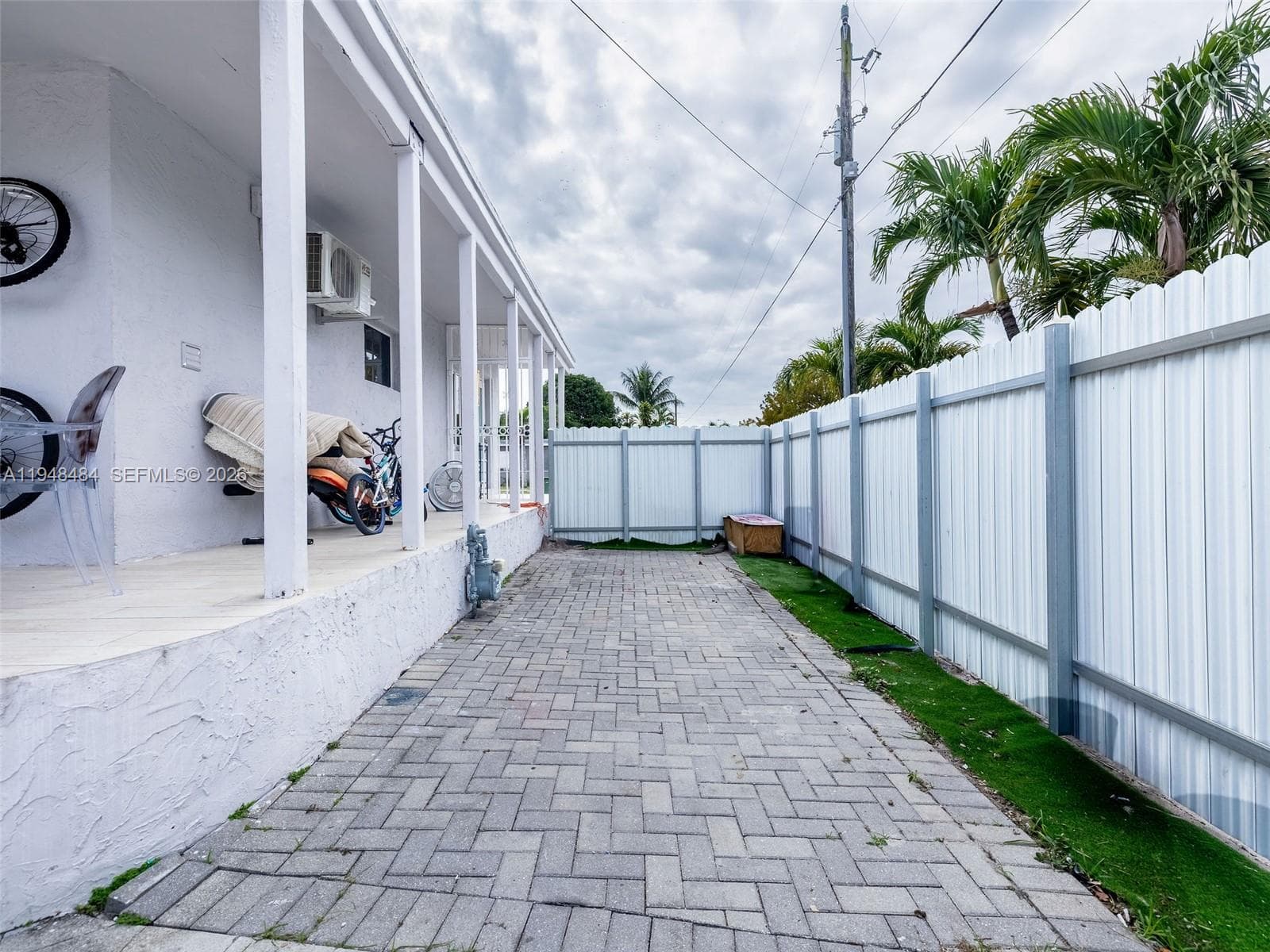 201 E 44th St, Hialeah FL 33013 — 23