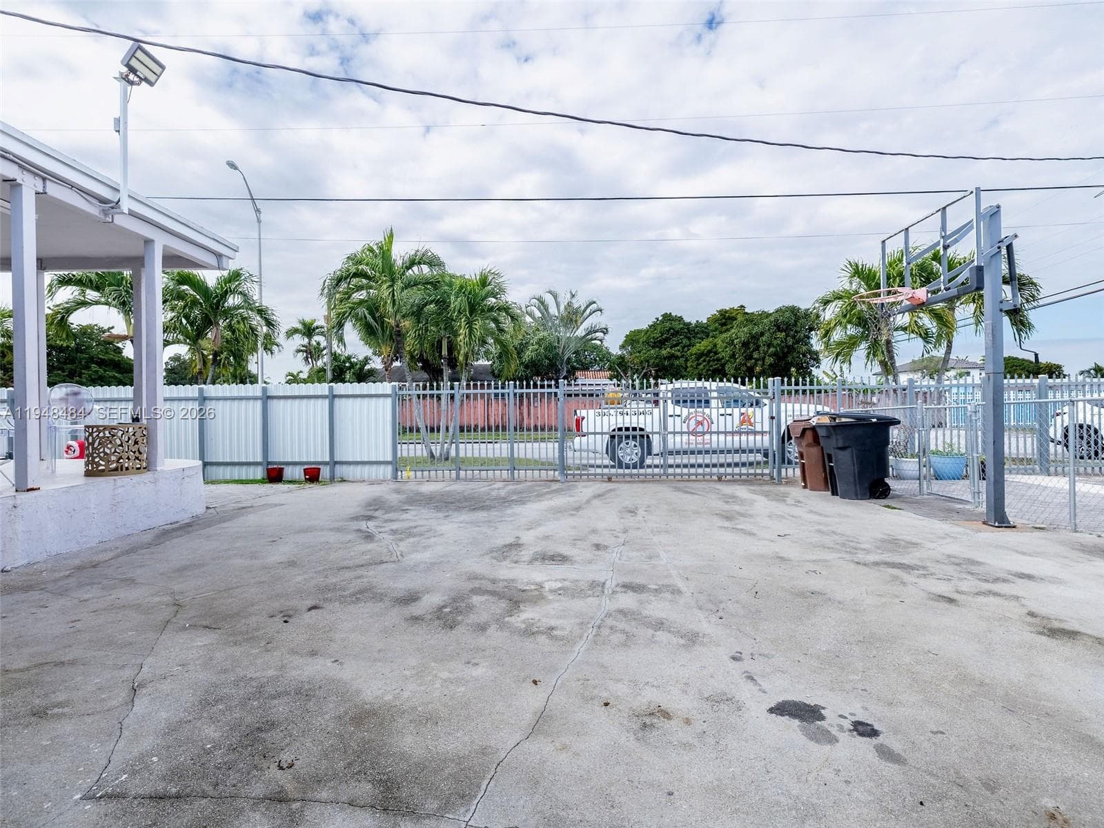 201 E 44th St, Hialeah FL 33013 — 26