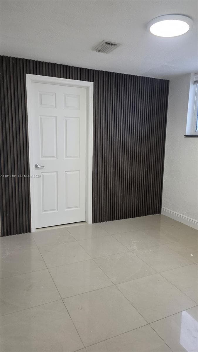 201 E 44th St, Hialeah FL 33013 — 32