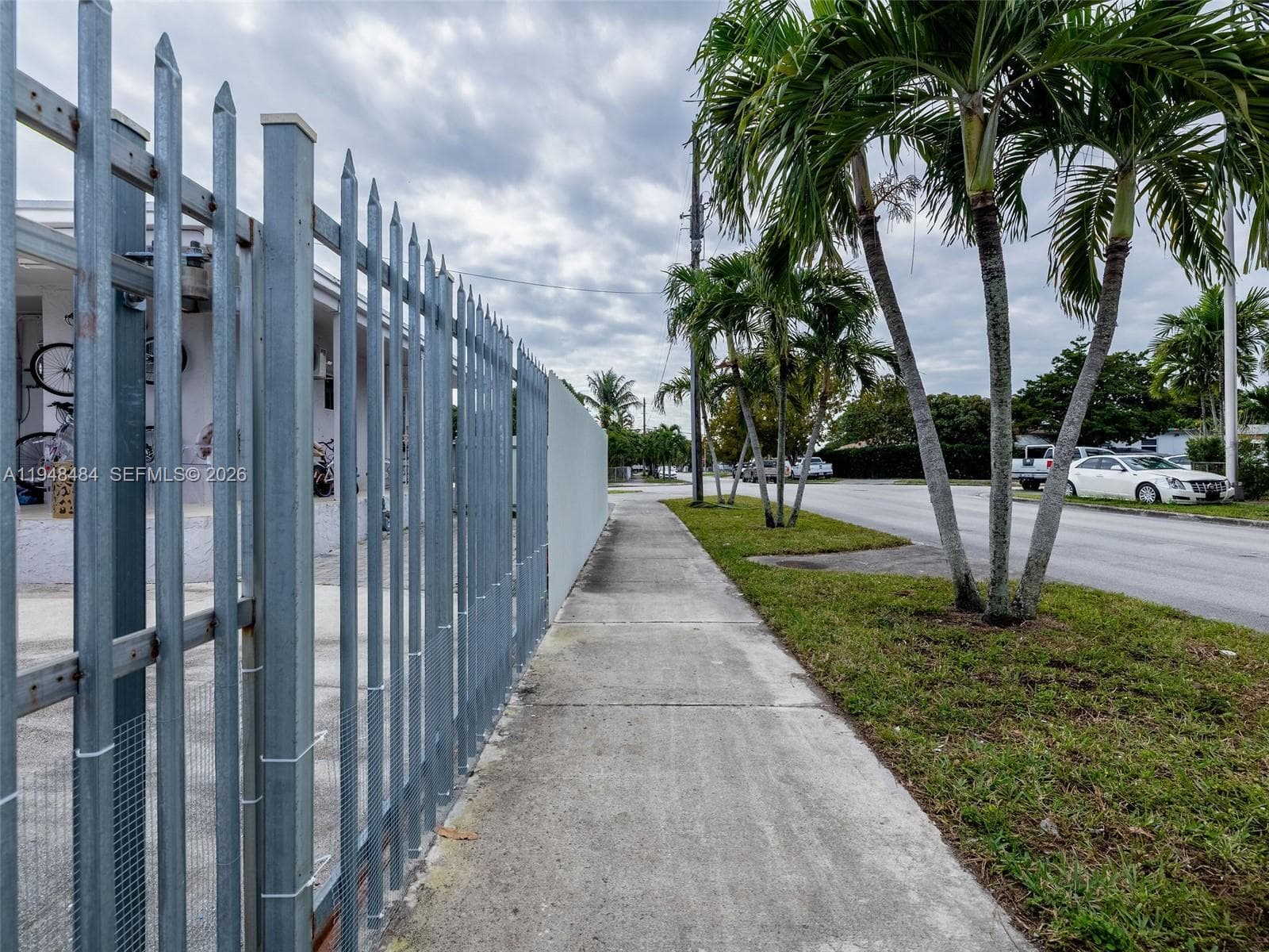 201 E 44th St, Hialeah FL 33013 — 37