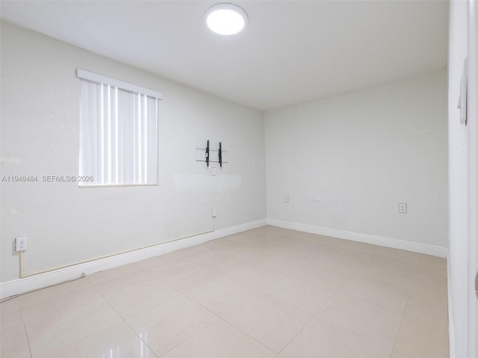 201 E 44th St, Hialeah FL 33013 — 35