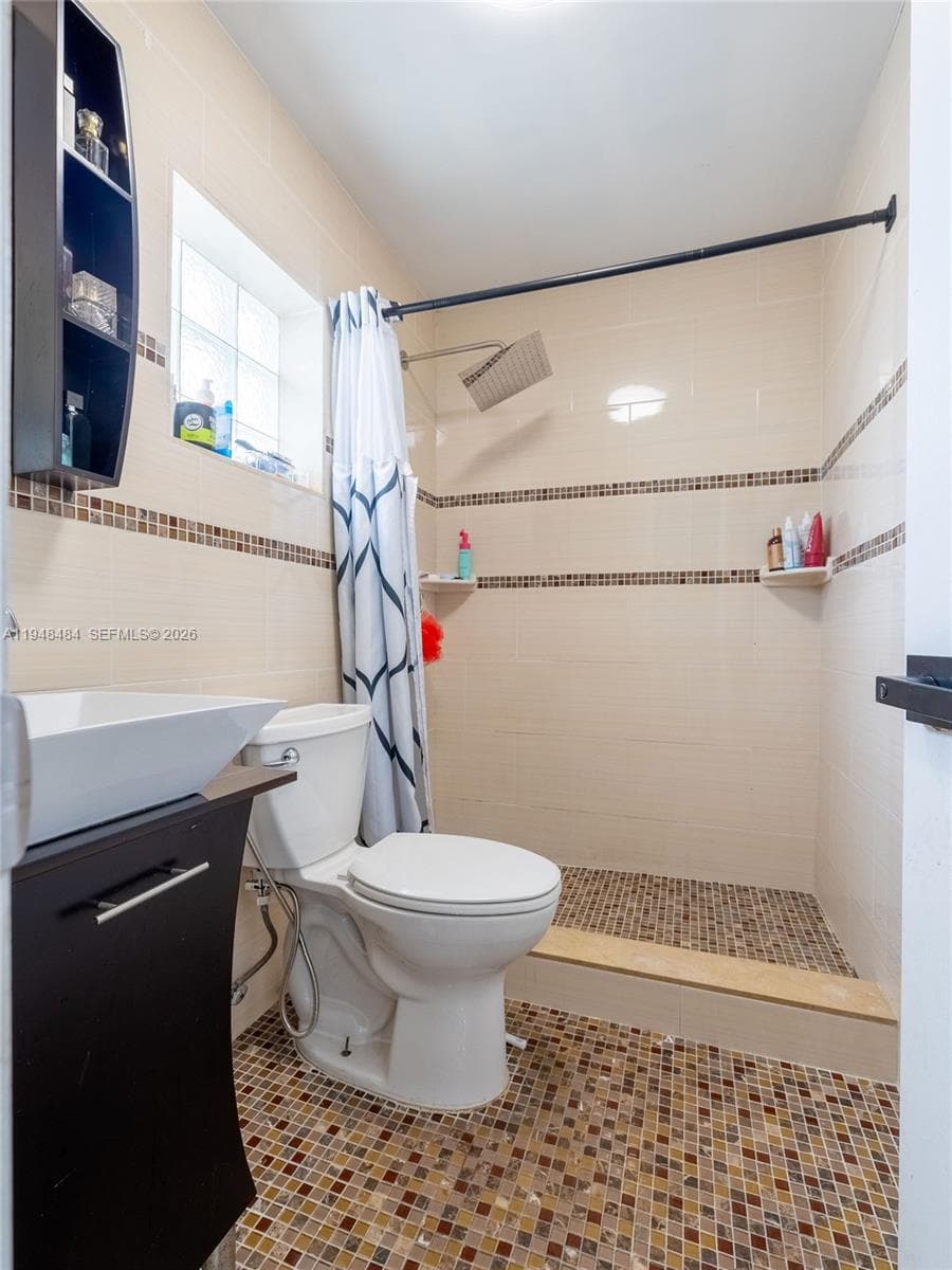 201 E 44th St, Hialeah FL 33013 — 21