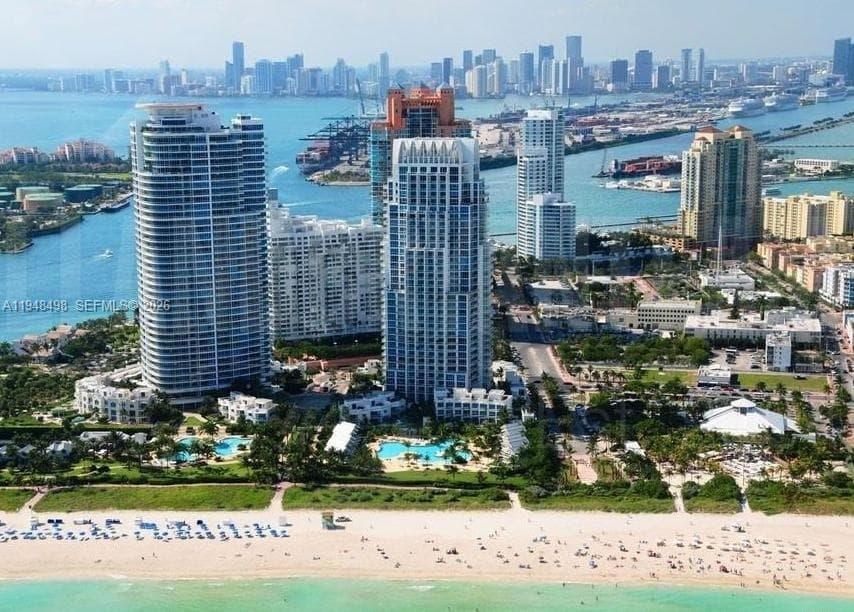 50 S Pointe Dr, Miami Beach FL 33139 — 30