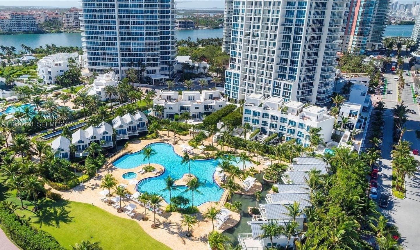 50 S Pointe Dr, Miami Beach FL 33139 — 29