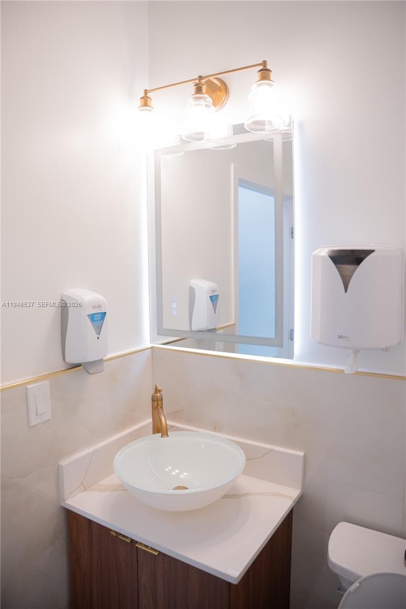 2452 W 60st, Hialeah FL 33016 — 15