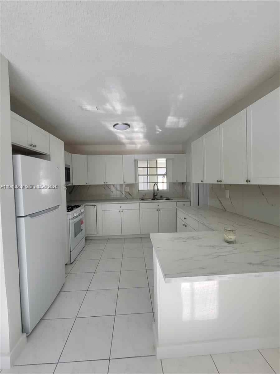 12305 SW 42nd St, Miami FL 33175 — 3