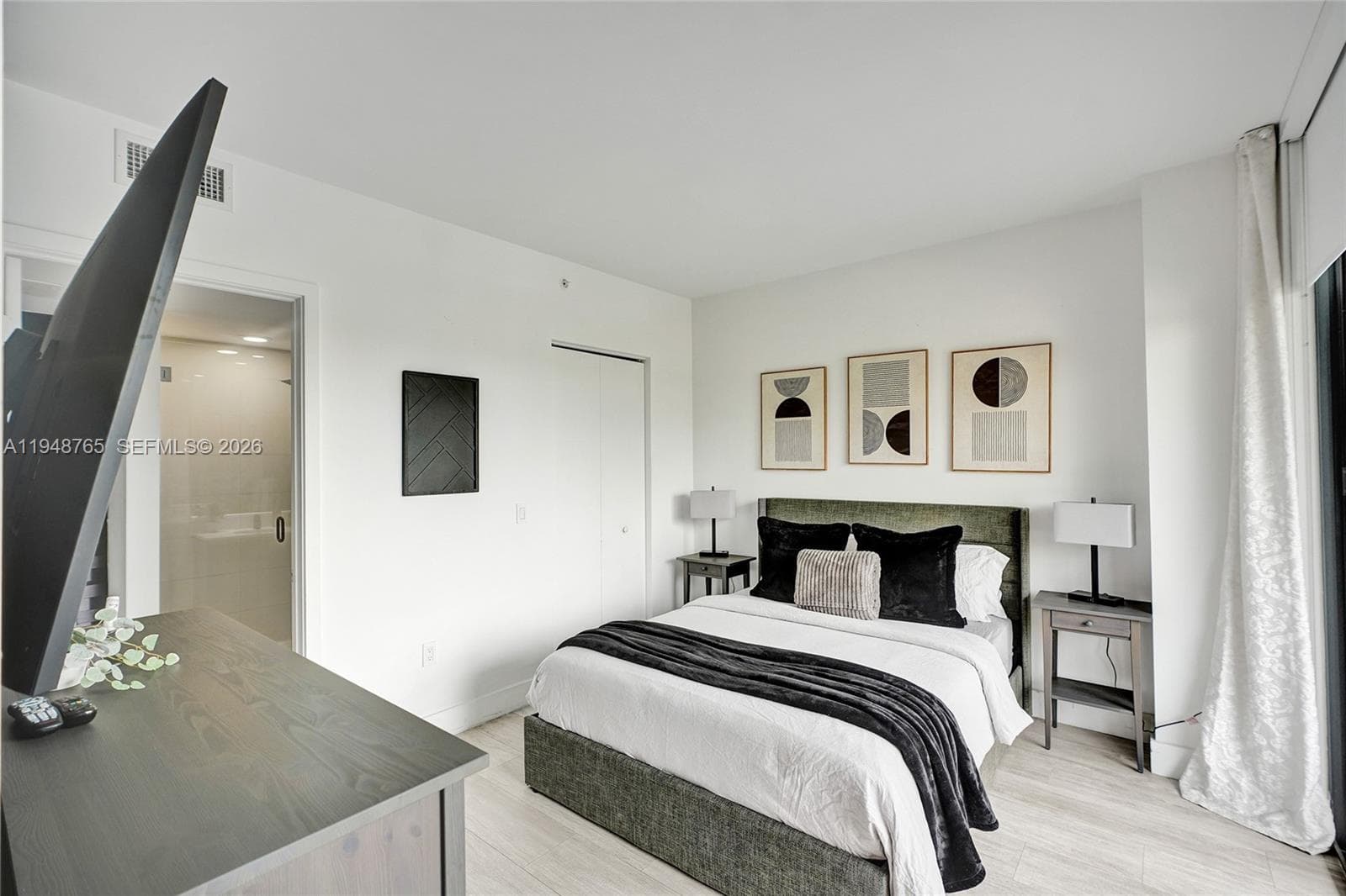 121 NE 34th St # 910, Miami FL 33137 — 20