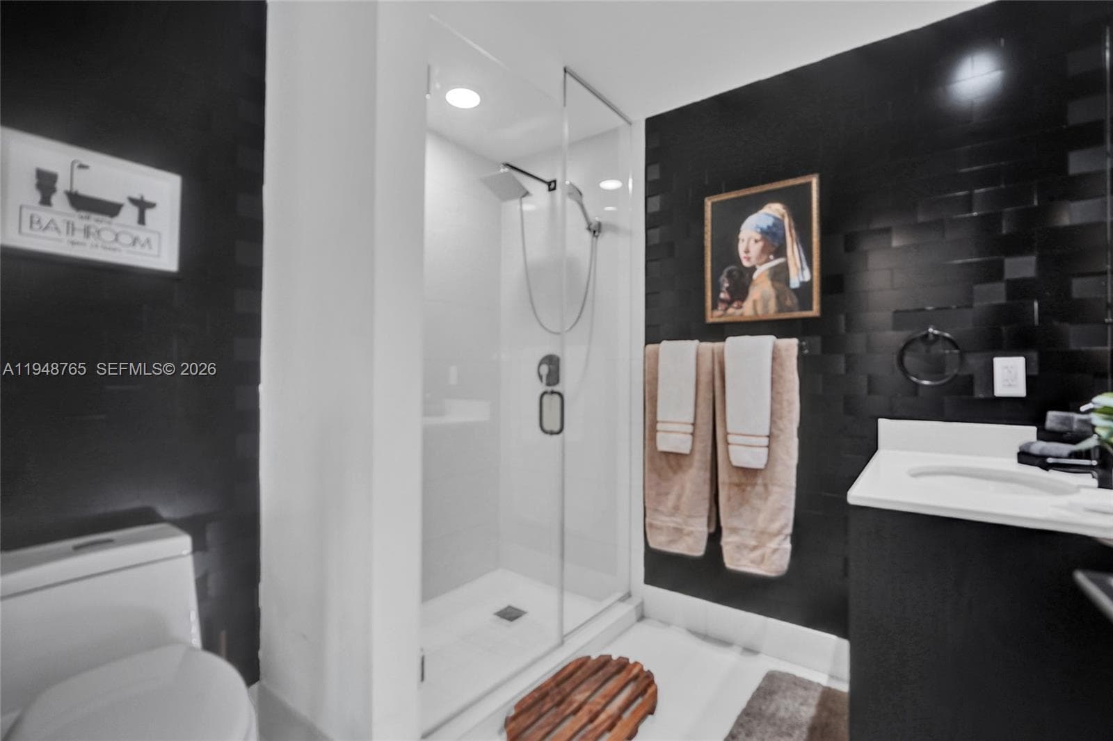 121 NE 34th St # 910, Miami FL 33137 — 40