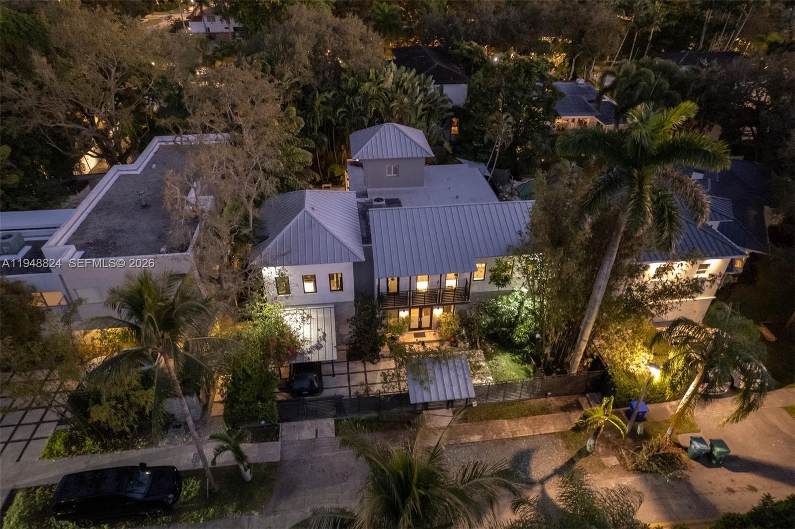 1680 Onaway Dr, Coconut Grove FL 33133 — 54