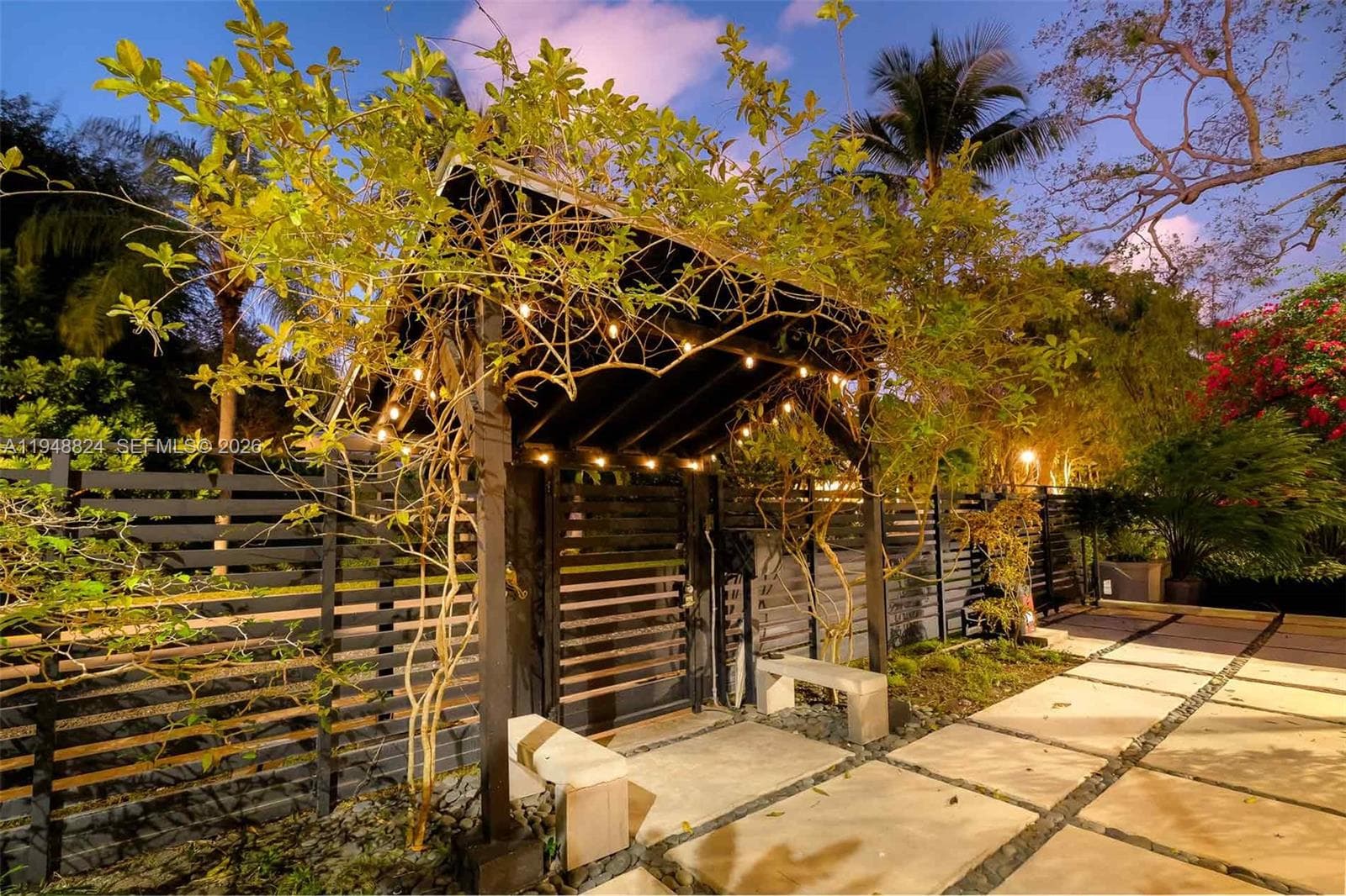 1680 Onaway Dr, Coconut Grove FL 33133 — 48