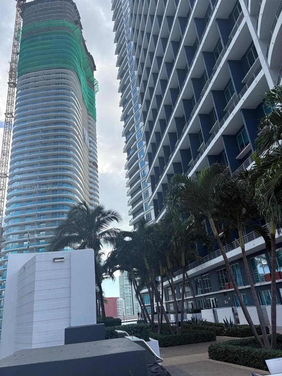 60 SW 13th St # 3013, Miami FL 33130 — 24