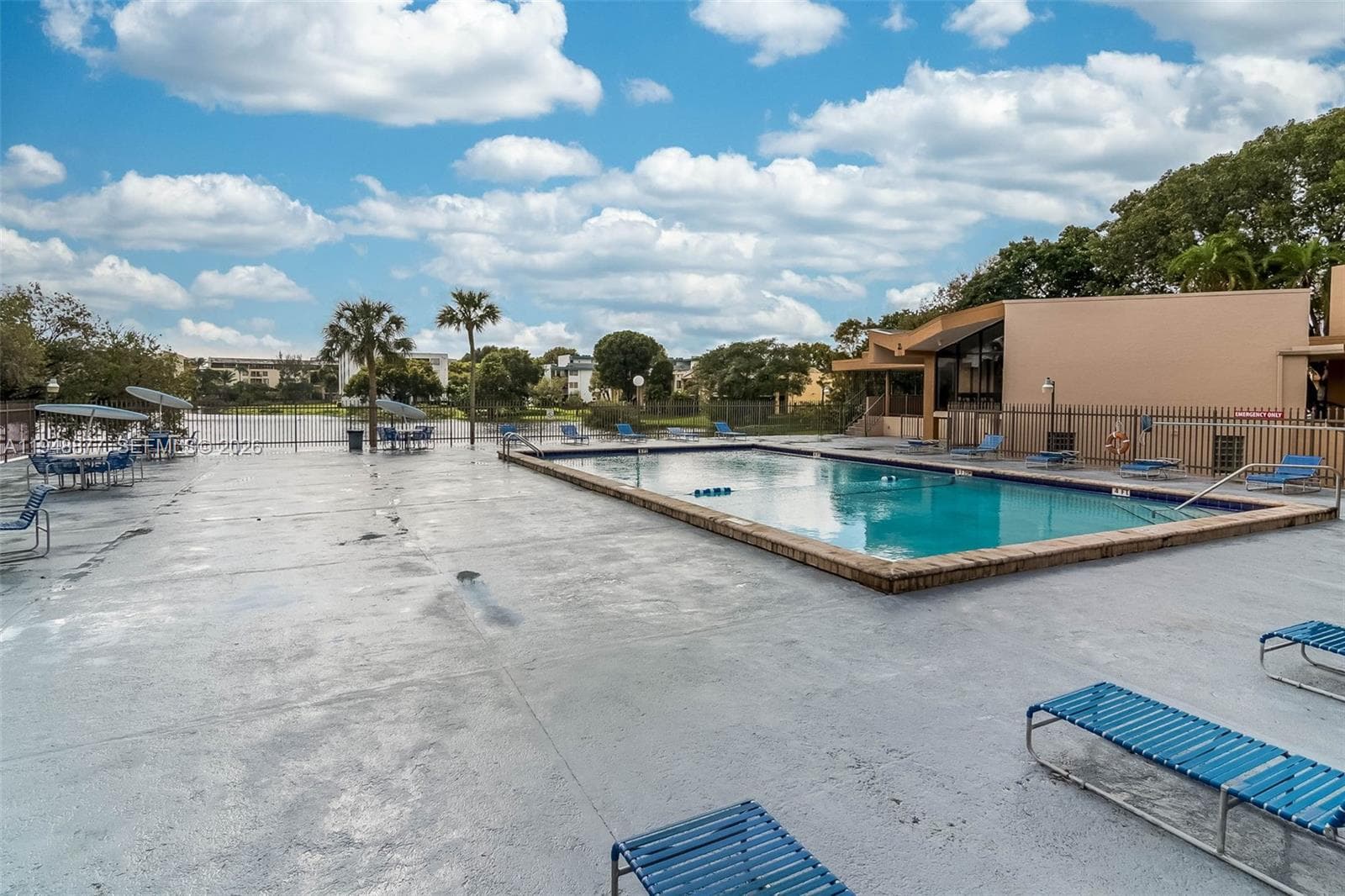 8895 Fontainebleau Blvd # 407, Miami FL 33172 — 25