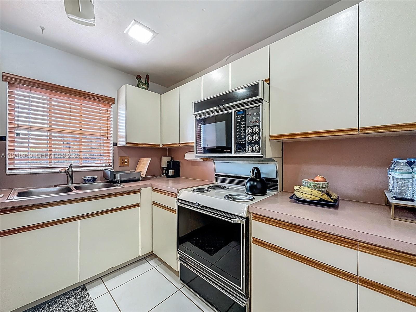 2205 NE 123rd St, North Miami FL 33181 — 16
