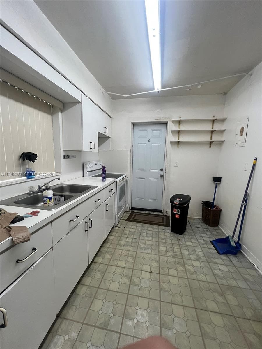 5561 SW 5th Ter, Miami FL 33134 — 25
