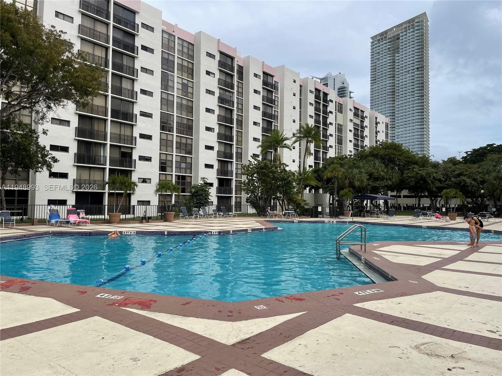 16919 N Bay Rd # 104, Sunny Isles Beach FL 33160 — 33