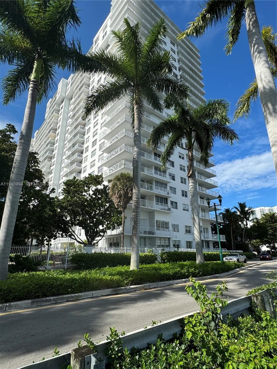 2851 NE 183rd St # 303E, Aventura FL 33160 — 53