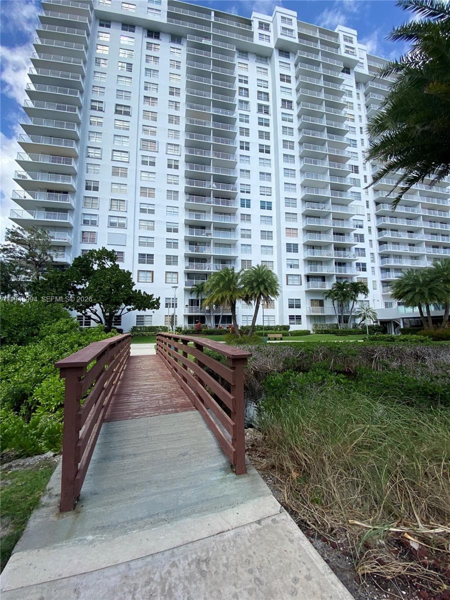 2851 NE 183rd St # 303E, Aventura FL 33160 — 37