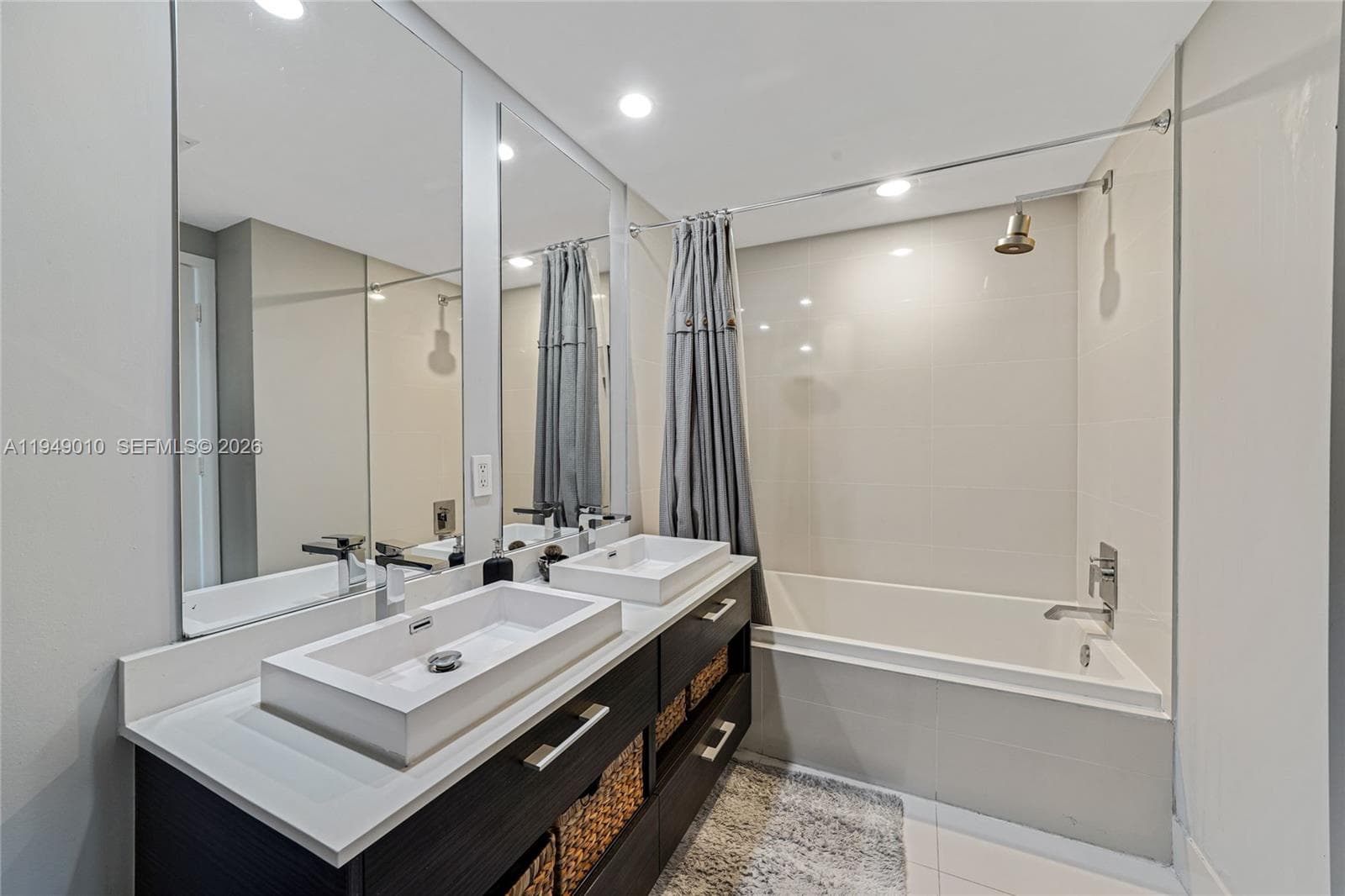 45 SW 9th St # 3405, Miami FL 33130 — 10