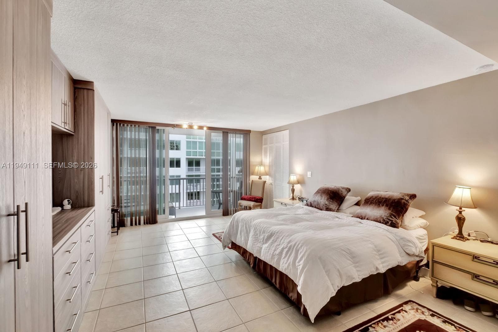 5401 Collins Ave # 340, Miami Beach FL 33140 — 16