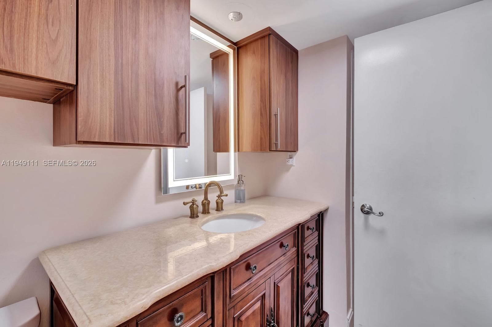 5401 Collins Ave # 340, Miami Beach FL 33140 — 18