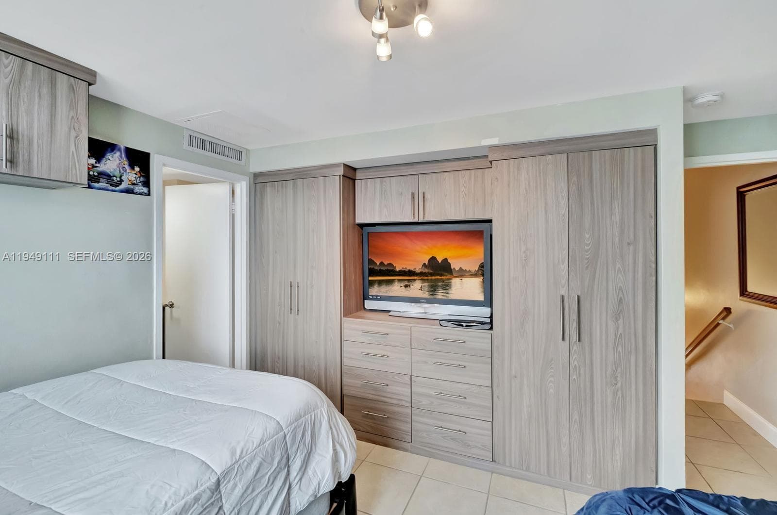 5401 Collins Ave # 340, Miami Beach FL 33140 — 21