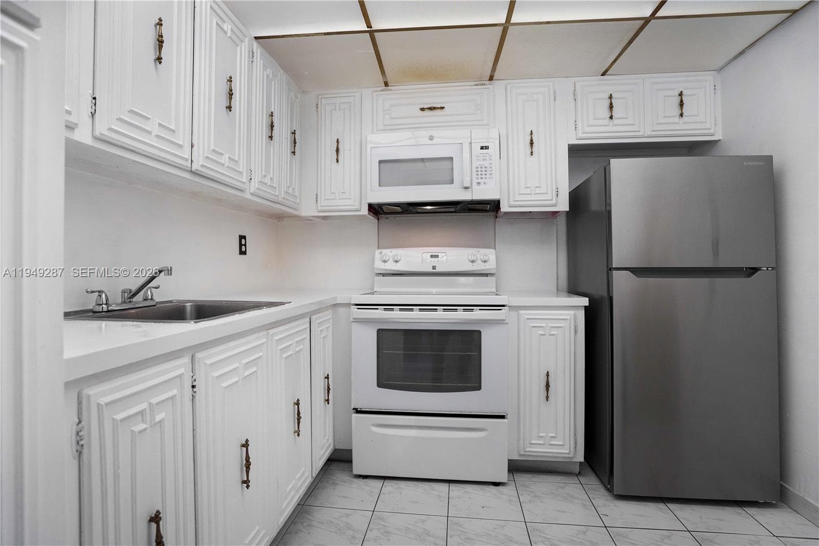 7925 Carlyle Ave # 202, Miami Beach FL 33141 — 7