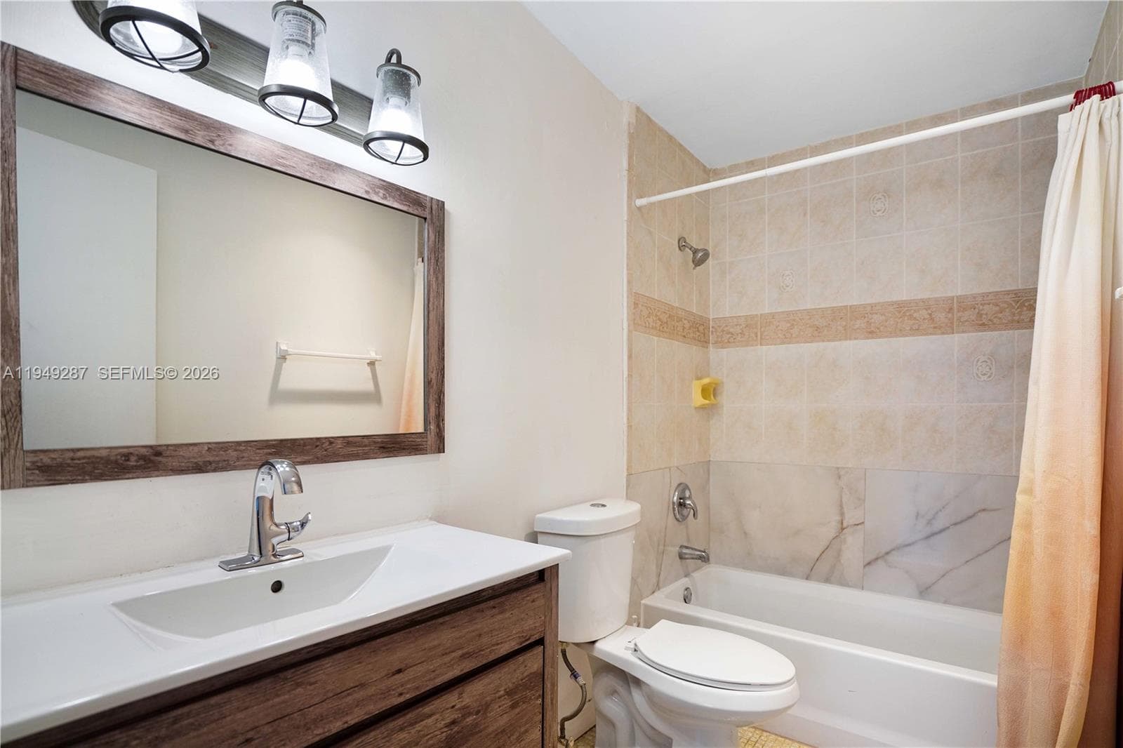 7925 Carlyle Ave # 202, Miami Beach FL 33141 — 5