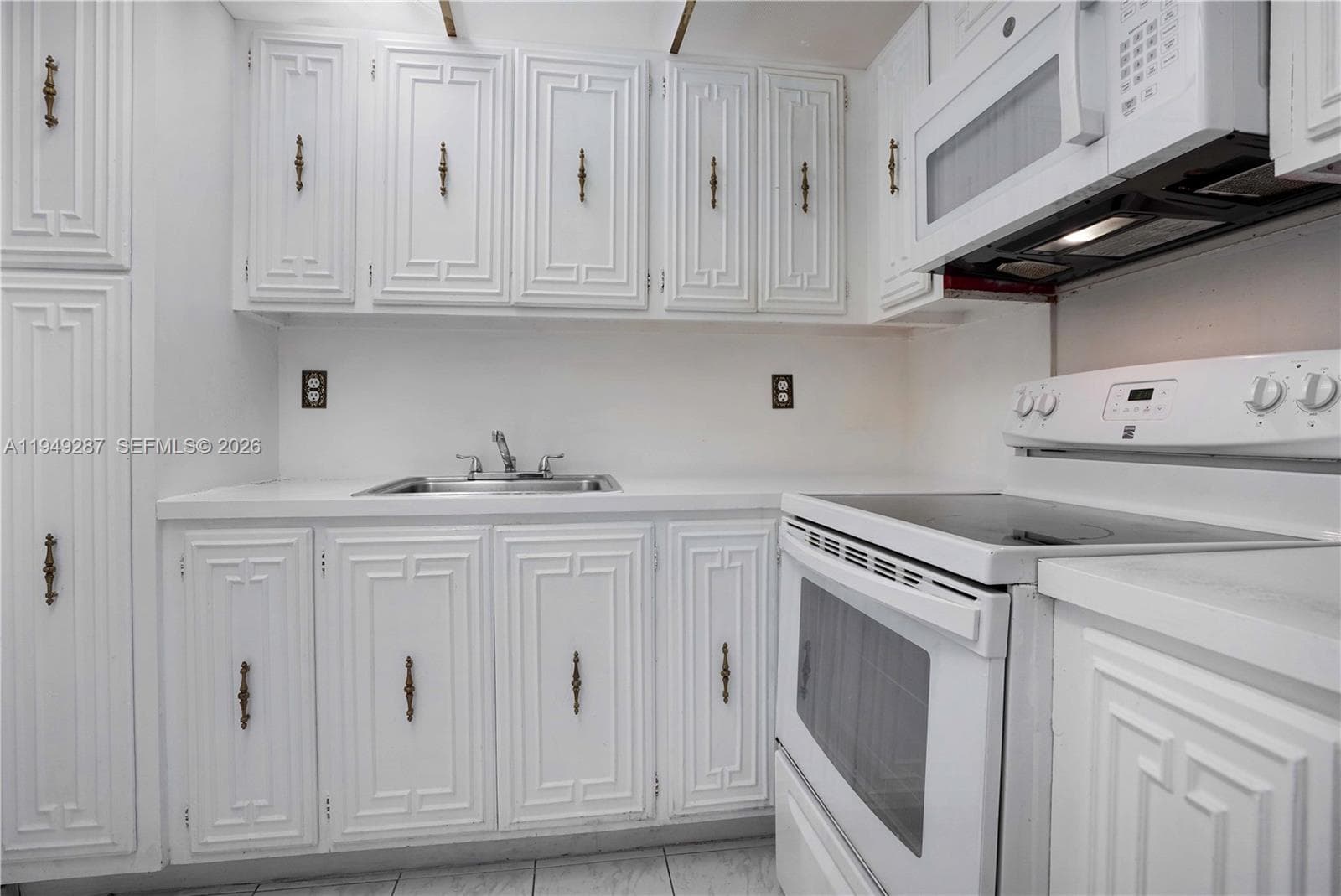 7925 Carlyle Ave # 202, Miami Beach FL 33141 — 9
