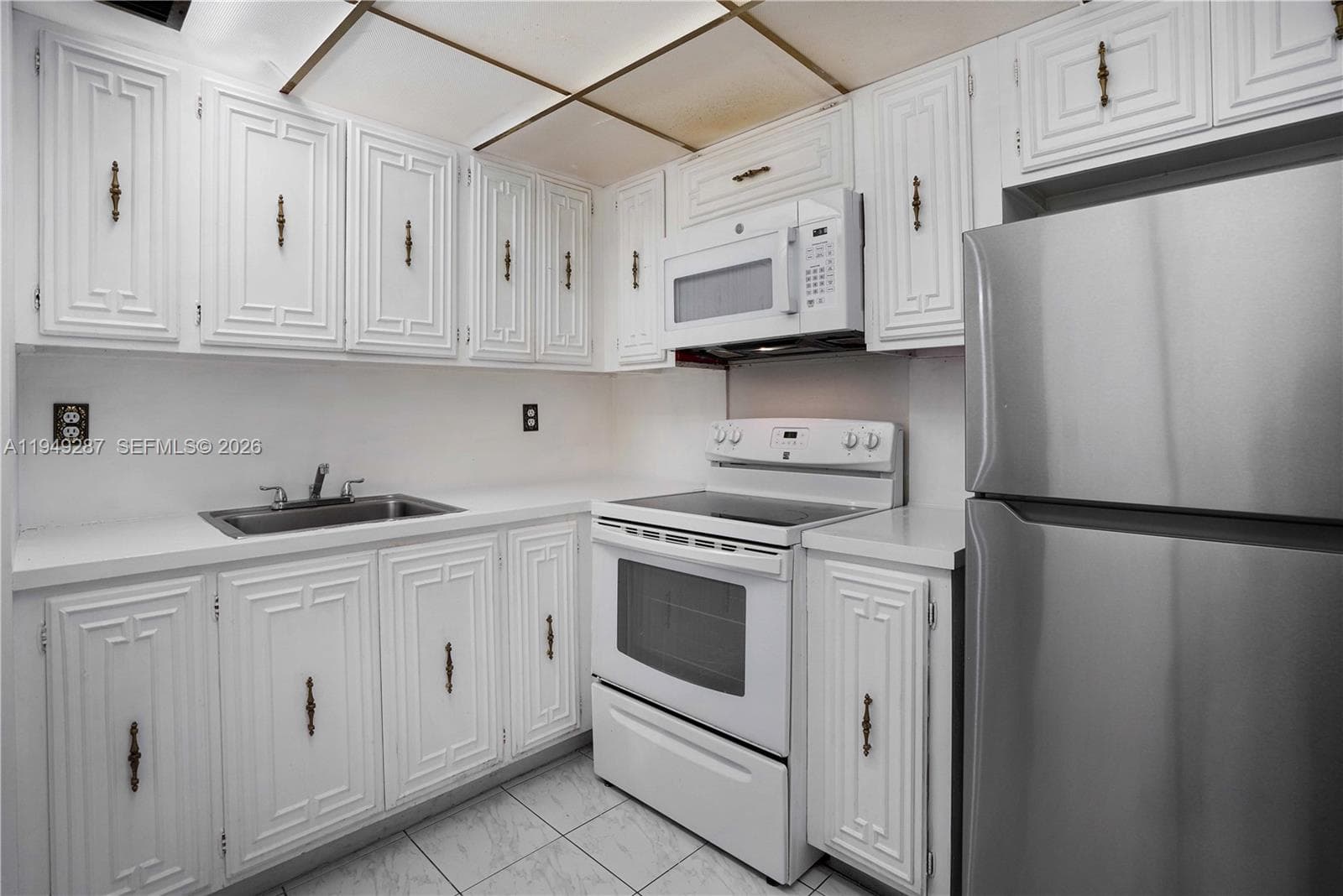 7925 Carlyle Ave # 202, Miami Beach FL 33141 — 8