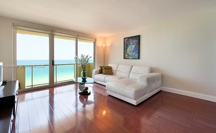 Spiaggia Ocean Condo, Surfside, FL — 2