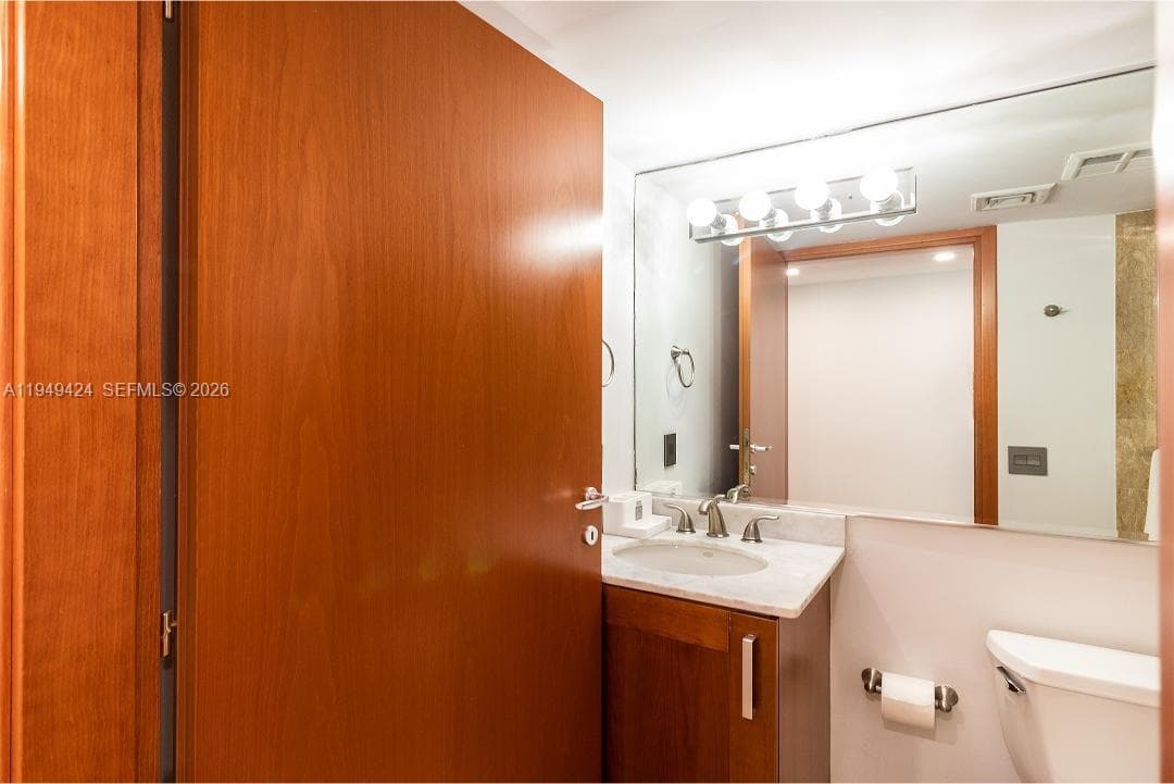 Spiaggia Ocean Condo, Surfside, FL — 33