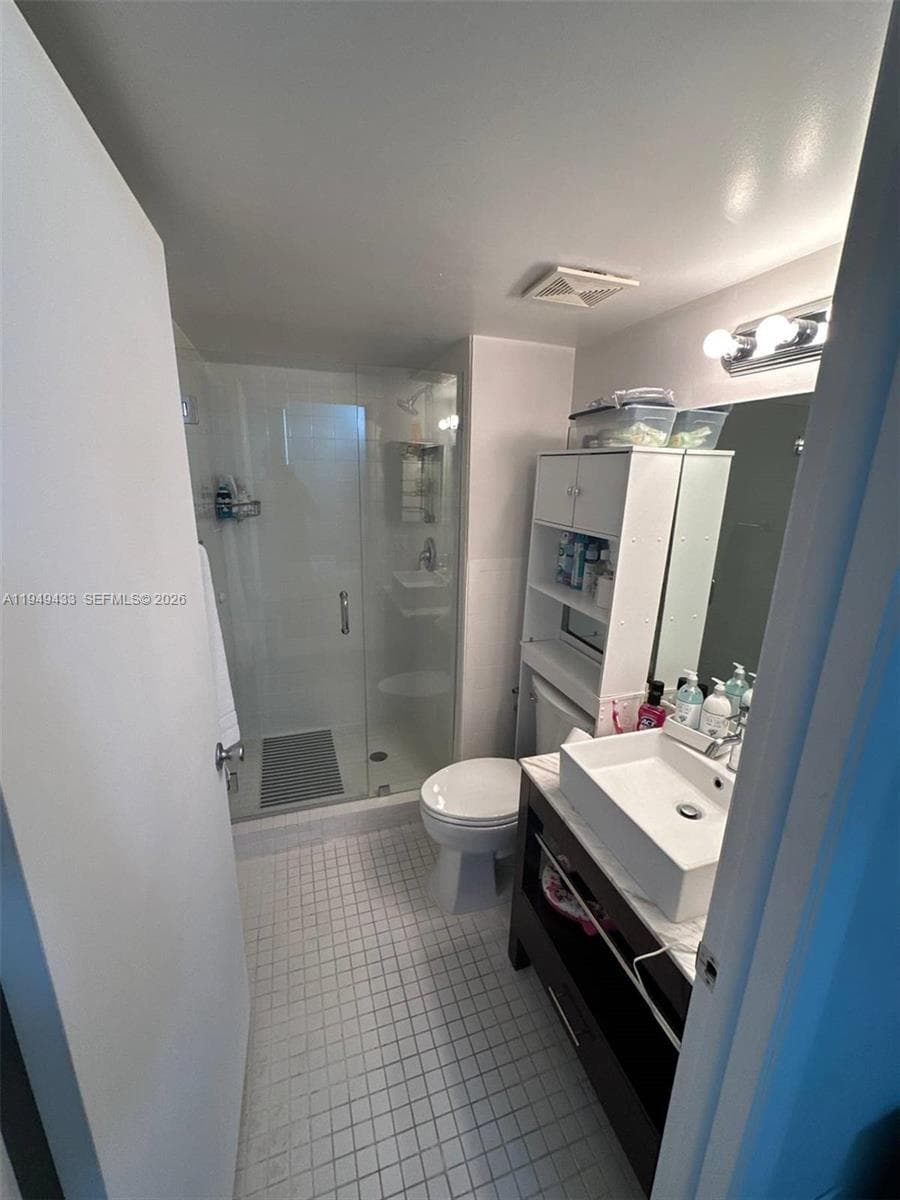 5880 Collins Ave # 705, Miami Beach FL 33140 — 3